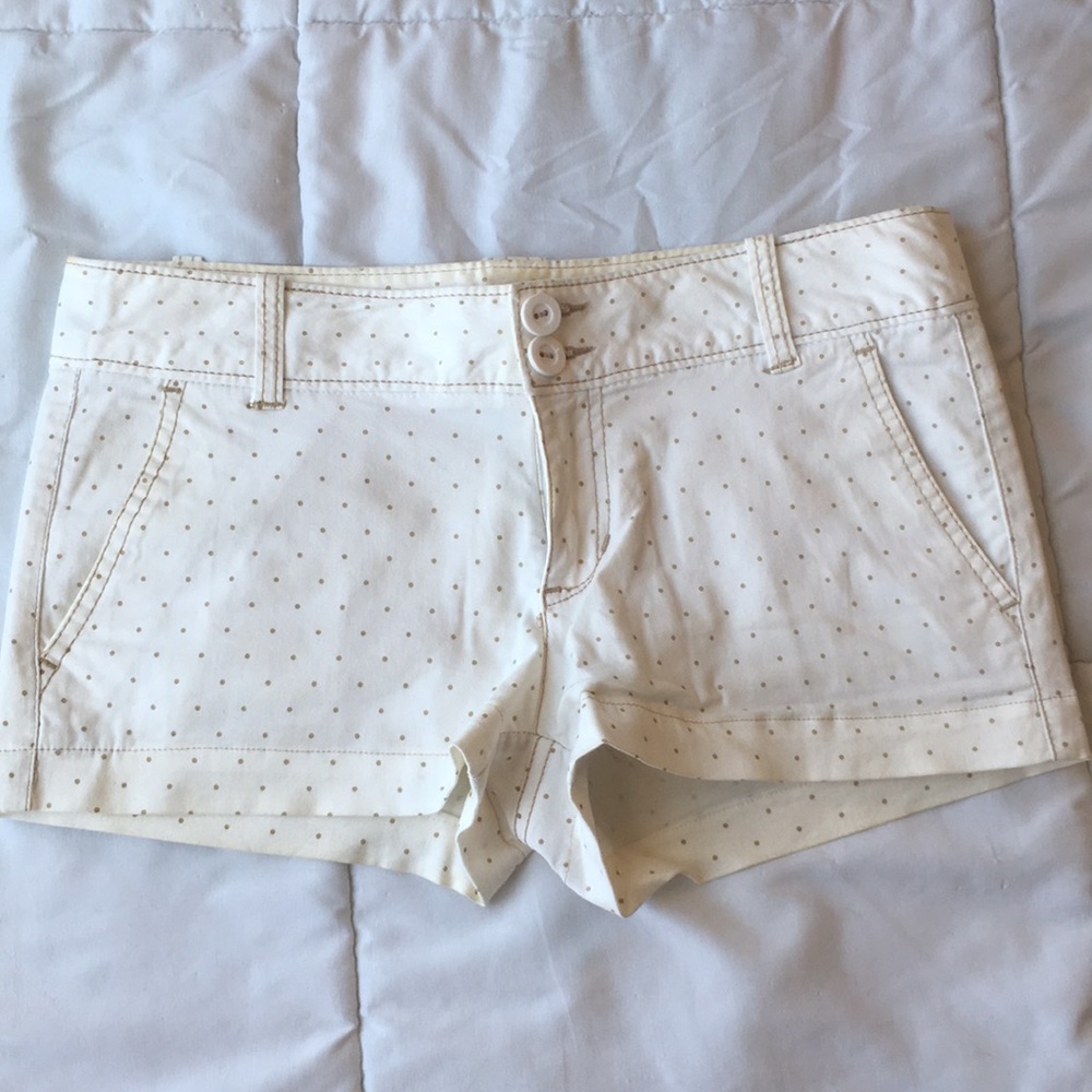 White Aeropostale shorts size 3/4